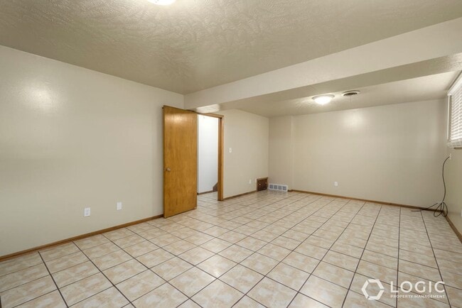 Building Photo - Beautiful Home in South Ogden!