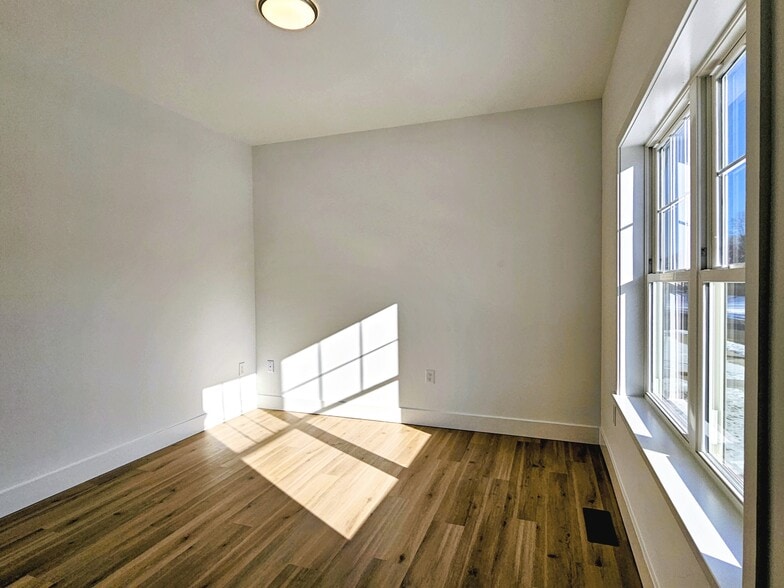 Building Photo - 394 Hensley St