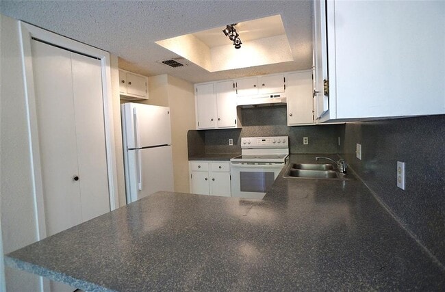 Building Photo - 8418 Fathom Cir