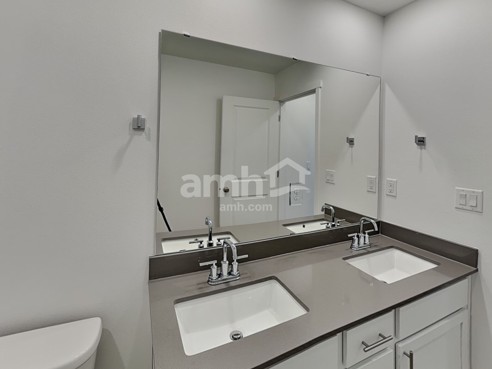 Building Photo - 4720 85th Dr NE