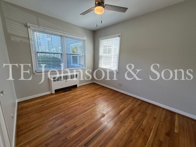 Building Photo - A Great Condo close to Atrium Health and Park