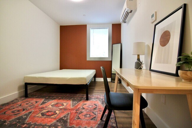 Building Photo - Huge 5 Bed each with their own Bathroom!