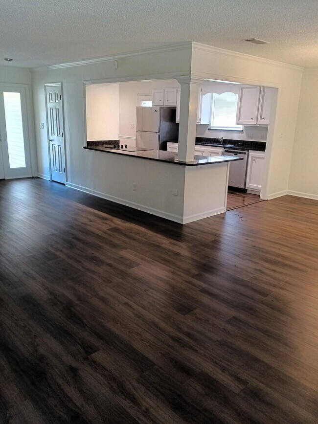 Building Photo - 4430 Goshen Lake Dr S