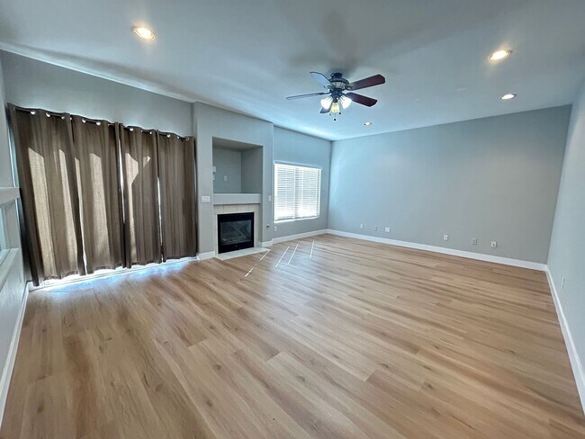 Building Photo - 5-Bedroom Silverado Ranch Home with Pool!