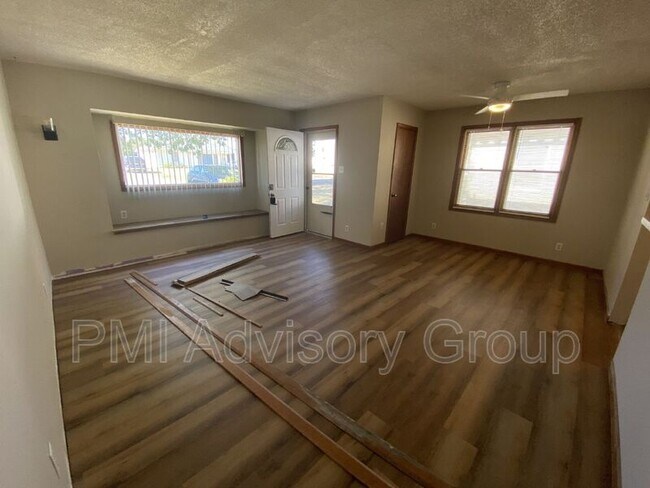 Building Photo - 2020 SW Atwood Ave