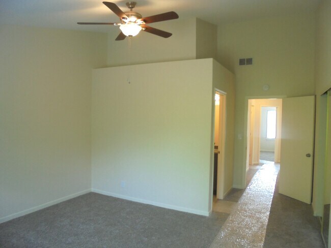 Building Photo - 1454 Walnut Hill Ave