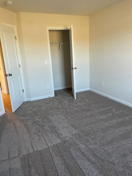 Building Photo - 113 Fister Dr