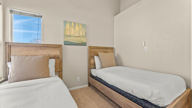 Building Photo - 2301 Sierra Highlands Dr