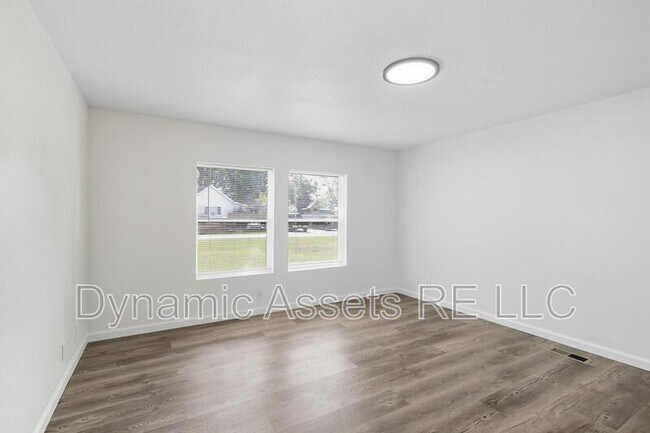 Building Photo - 405 Falletti St