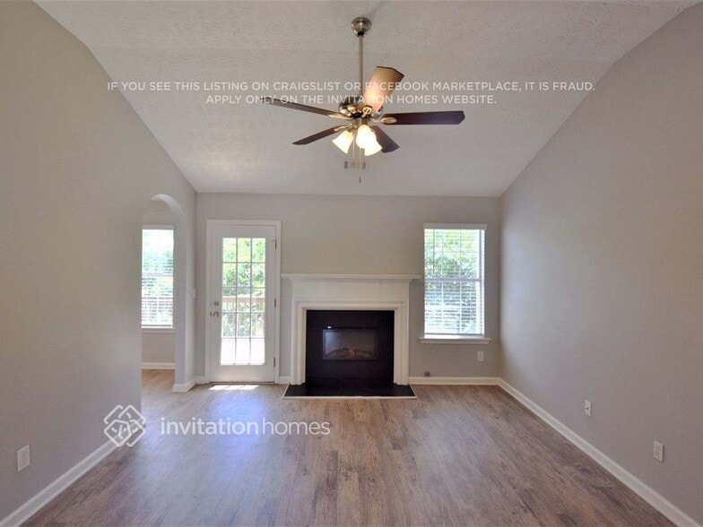Building Photo - 821 Lorraine Ln
