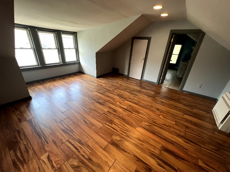 Building Photo - 621 S Rotherwood Ave