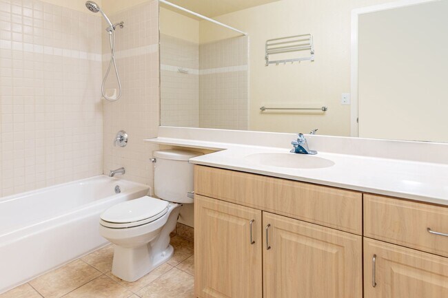 Building Photo - Charming 3 Bedroom, 2.5 Bath Condo in Ko Olina Fairways(Golf Course View)