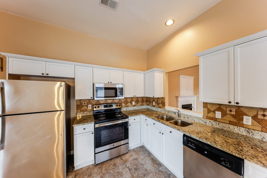 Building Photo - 1061 Village Trail