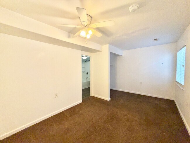 Building Photo - 4899 Saddle Ridge Dr