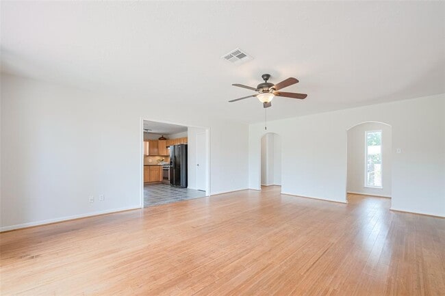Building Photo - 5115 Kingfisher Dr