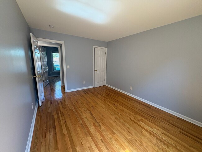 Building Photo - 519 Asbury Ave