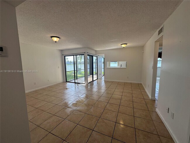 Building Photo - 1400 Jefferson Dr