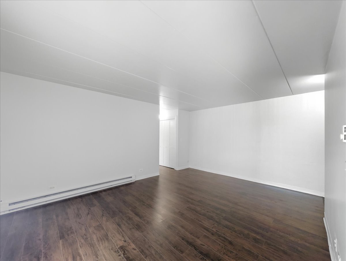 Building Photo - 350 S Main St