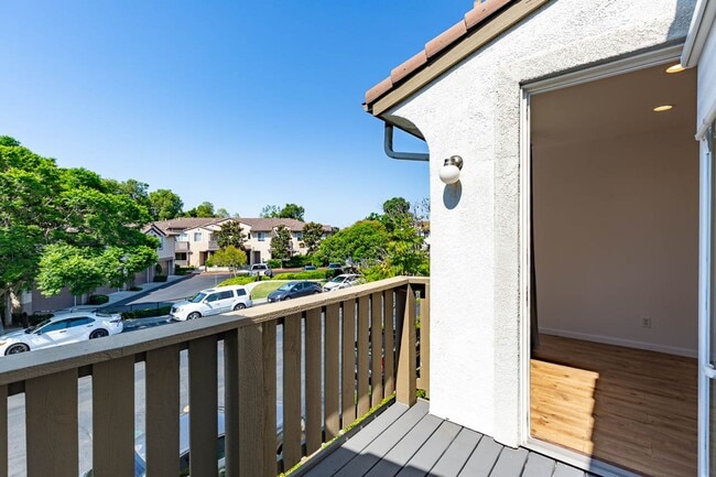 Building Photo - 3 Bed, 2 Bath Townhome in Carlsbad