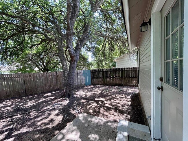 Building Photo - 9315 Kempler Dr