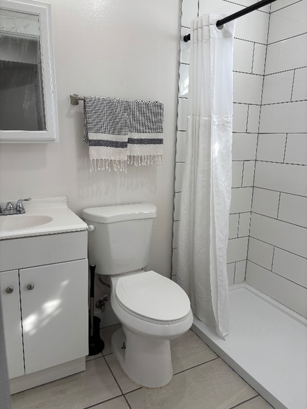 Building Photo - 745 Decatur St NE