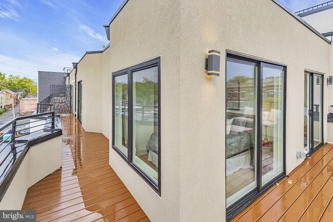 Building Photo - 1103 Fern St NW