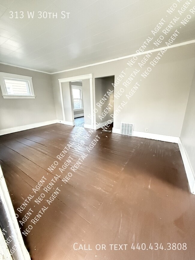 Building Photo - 313 W 30th St