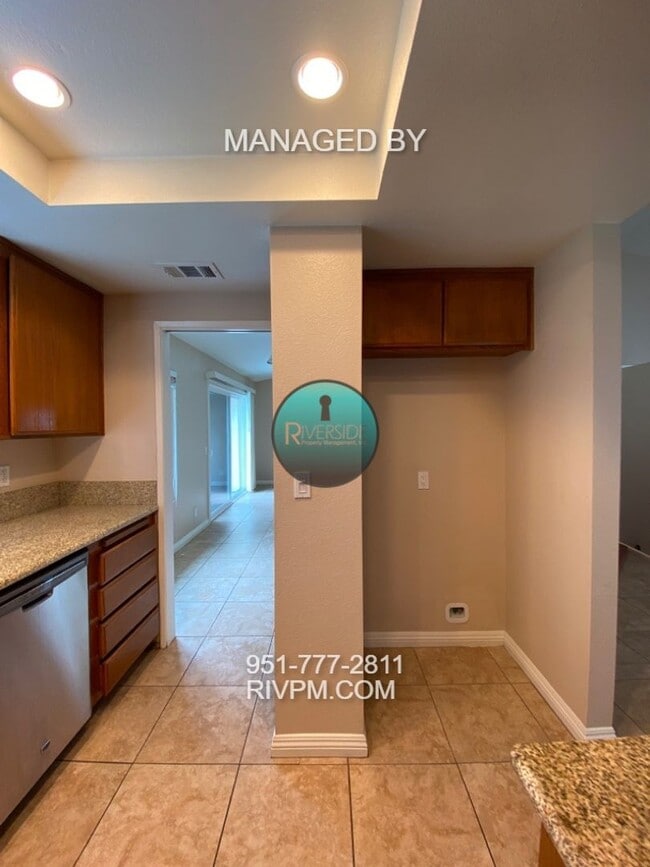 Building Photo - Beautiful single story home located in Riverside!