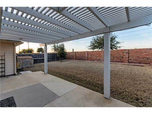 Building Photo - Beautiful single-story home with a front g...