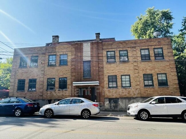 Primary Photo - 131 E 6th St