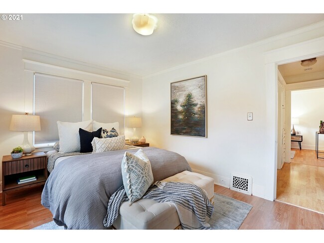 Building Photo - 3298 NE Alameda St