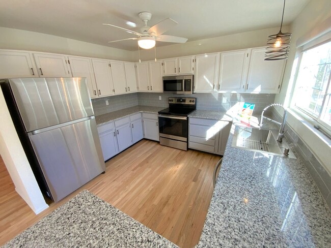 Building Photo - 2 Bedroom Townhome Available Near W Cheyenne Blvd & S Nevada Ave