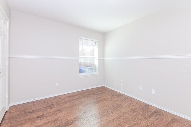 Building Photo - 2031 Brook Meadow Dr