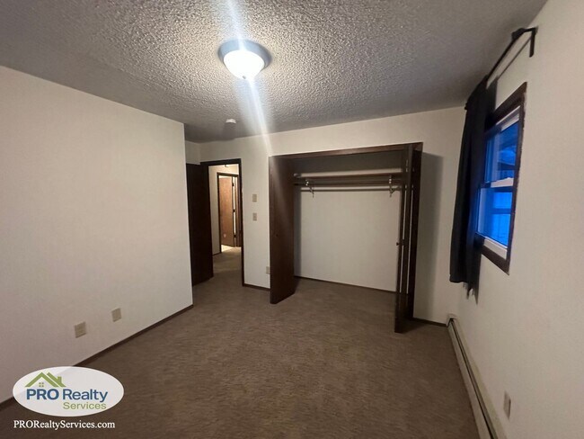 Building Photo - 3 Bedroom Main Level Duplex Unit