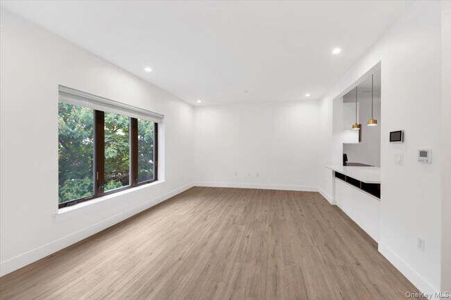 Building Photo - 525 N MacQuesten Pkwy
