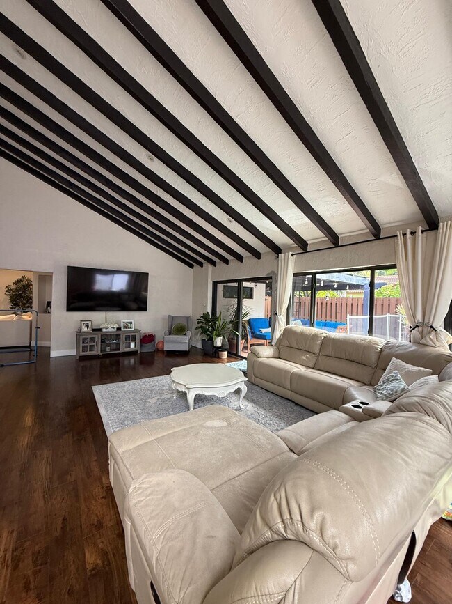 Building Photo - 1988 Sacramento