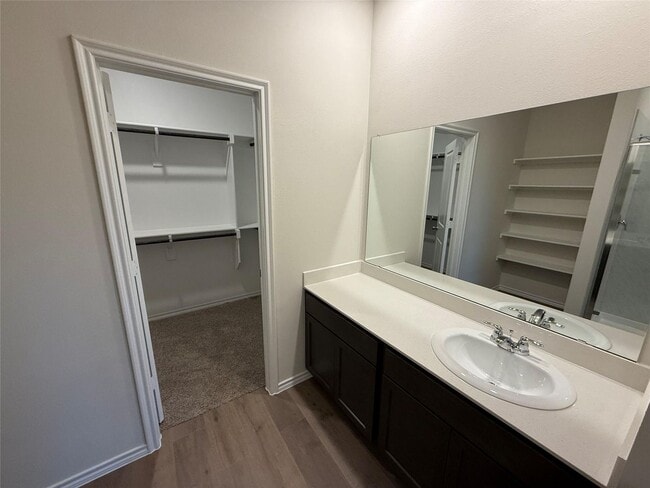 Building Photo - Modern elegance in Josephine........