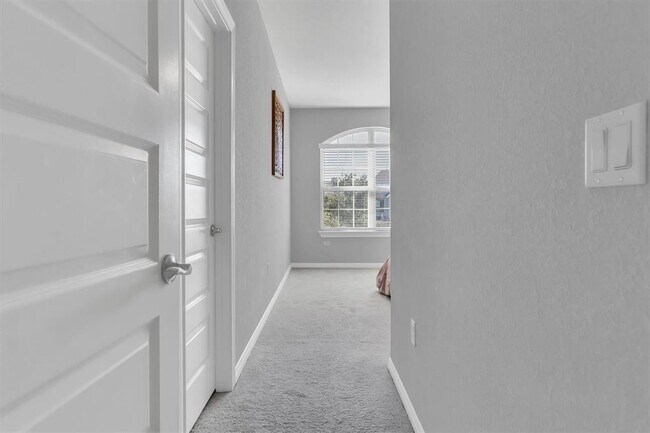 Building Photo - 16321 Horse Trap Ln