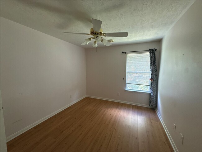 Building Photo - 7819 Blue Stream Ct