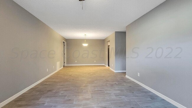 Building Photo - 318 Sun Dial Ct