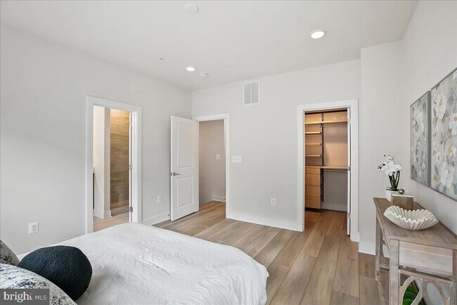 Building Photo - 12768 Sunrise Valley Dr