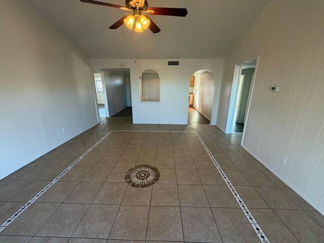Building Photo - 2320 Montclair Cir
