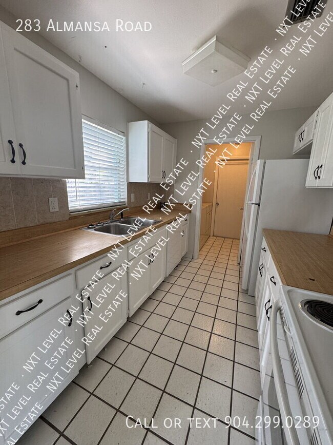 Building Photo - 283 Almansa Rd