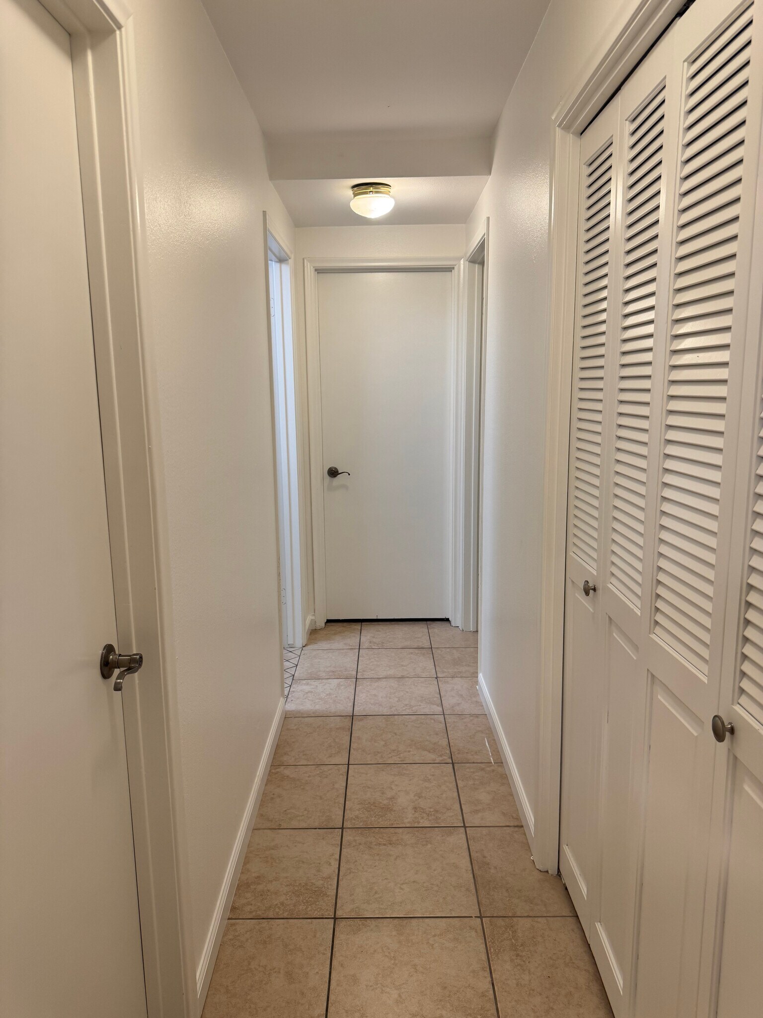 Building Photo - 1550 N Stapley Dr