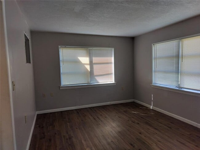 Building Photo - 215 Lark Ave