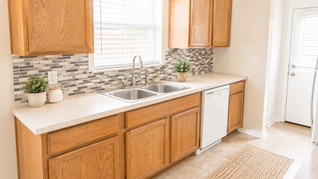 Building Photo - 114 Sendero Dr