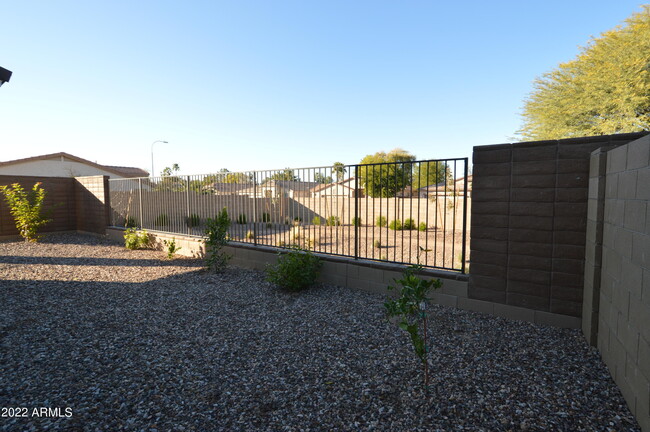 Building Photo - 1326 W Coyote Dr