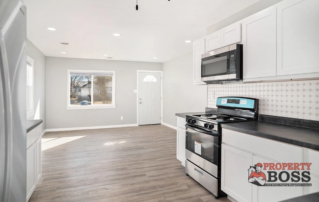 Building Photo - 4216 W 19th Plaza