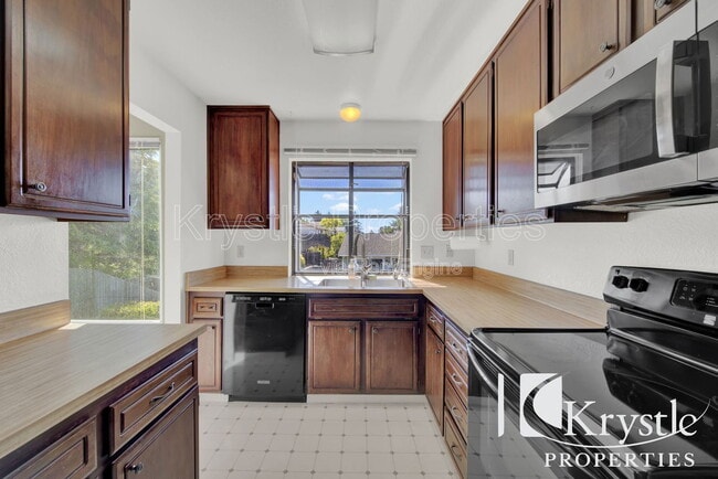 Building Photo - 2261 Clearview Cir