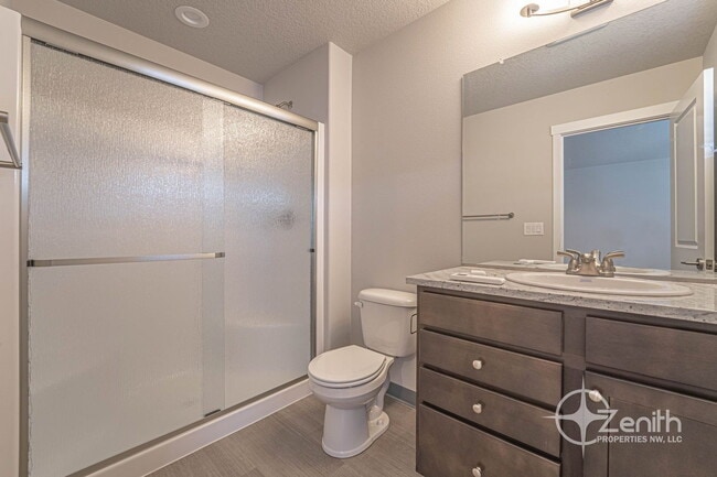 Building Photo - 4916 NE 2nd Ct